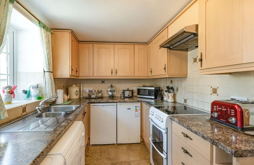 Llanfyllin Cottage | HALFEN GRANARY, pet friendly, with open fire in Llanfyllin