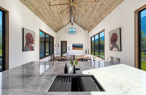 West Glacier House | Halfmoon Camp | Luxury Near Glacier