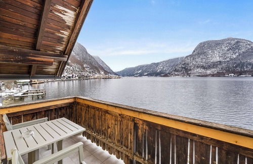 Hallstatt Apartment | Hallstatt Lakeside Top 4 - Balcony with lake view