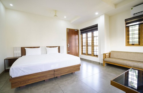 Thrippunithura Hotel | Halo Residency