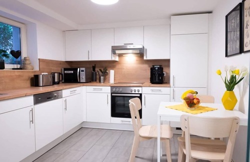 Bahrenfeld Apartment | Hamburg Altona - Three Bedrooms for up to 10