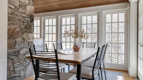 Mars Hill House | Hamersmith Hollow Retreat by AvantStay Mountain Views