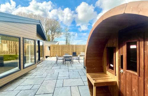 Leedstown Resort | Hamlet Lodge Retreat At Calloose Holiday Park