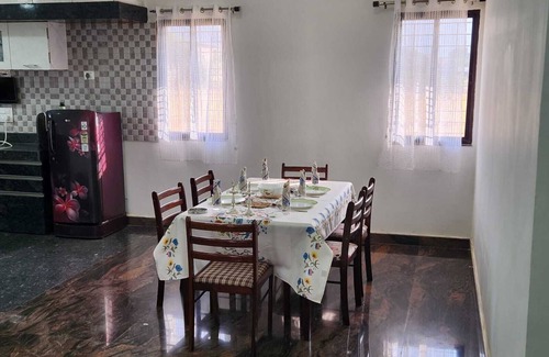 Kamalapur House | Hampi Premium Homestay with Cook!