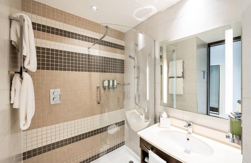 Al Qusais Hotel | Hampton by Hilton Dubai Airport