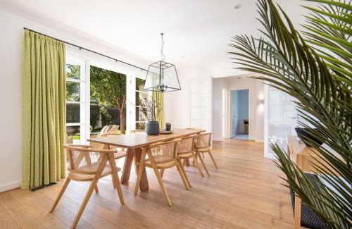 Hampton House | Hampton Haven Pool metres to the Beach