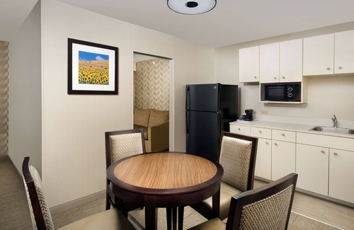 I-435 West KC-KS Hotel | Hampton Inn Kansas City The Legends