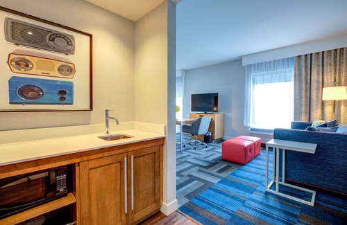 Waltham Hotel | Hampton Inn & Suites Boston/Waltham