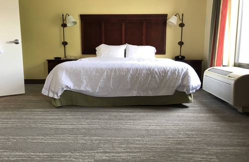 Mill Hall Hotel | Hampton Inn & Suites Lamar