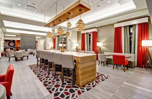 Medicine Hat Hotel | Hampton Inn & Suites - Medicine Hat