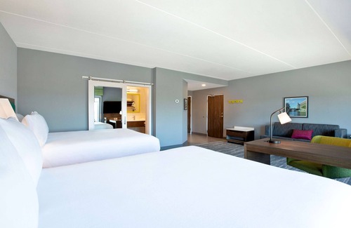 Ottawa Division Hotel | Hampton Inn & Suites Ottawa West