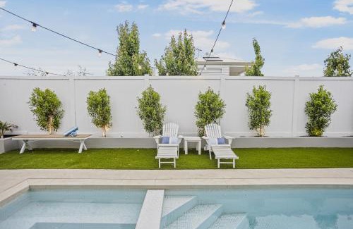 Torquay Villa | Hamptons in Torquay - 5 bath, Pool, Spa & Theatre!