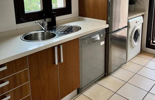 Hacienda del Alamo Apartment | Hancinda Sleeps 4 With Free Parking