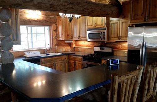 Somers Cabin | Hand-Crafted Cabin, Lake View abv. Somers Bay ! Enjoy the "Flathead Valley " !