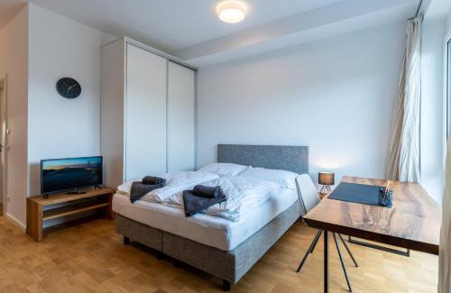 Holzgerlingen Apartment | Handmade I Modern I Luxury I Kitchen I Home Office I Parkplatz