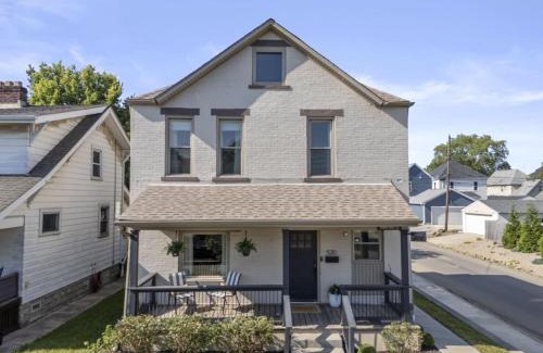 Columbus House | Hanford House w Hot Tub,Sauna,Bar