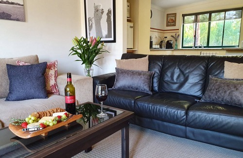 Woodend House | Hanging Rock, Wineries, Nature, Woodend, Country Getaway ,Bed and Breakfast.πΎπ₯