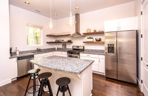 Flagstaff House | Hannah Lane Haven | Forest Views | Great Location | Family-Friendly Stay