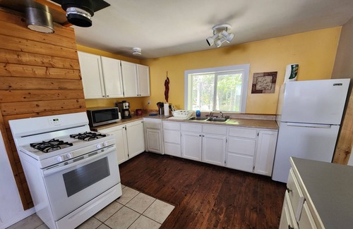 Kenny Lake House | Hannah's Hideaway: 3 Bedroom Rural Cabin