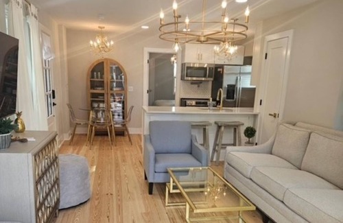 Downtown Charleston House | Hanover Hideaway: 4 Bedroom Downtown Charleston Beauty w/Parking