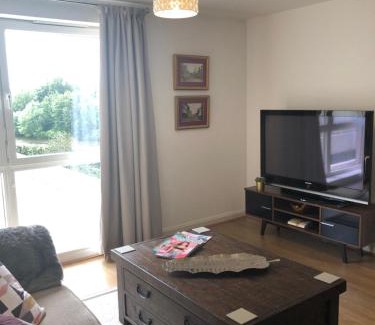 Century Wharf Apartment | Hansen House 2 with Private Parking