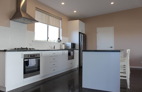 McDonald Cabin | Hanson Bay Wildlife Sanctuary and Cabins