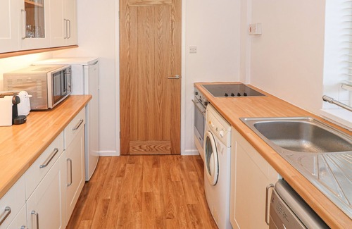 Garn Fadryn House | HAPPY DAZE, family friendly, country holiday cottage in Morfa Nefyn