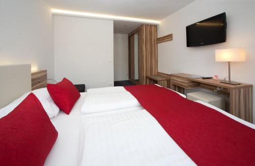 Krumpendorf am Woerther See House | Happy Lake by Thomas Strugger