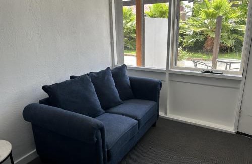 White Hills Hotel | Happy Wanderer Motel Bendigo CHILDREN NOT PERMITTED over 18s only