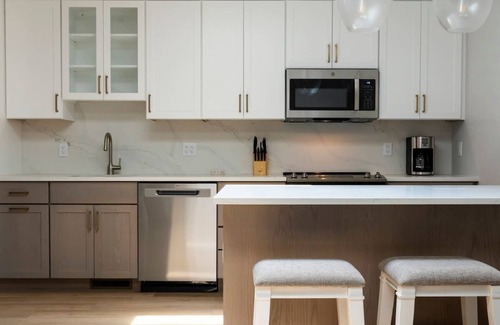 Newport Apartment | Harborside Suite Summ