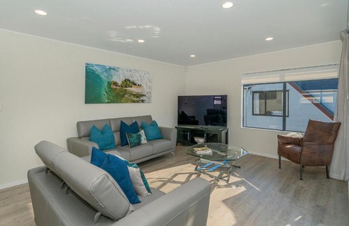 Whangamata House | Harbour View - Whangamata Holiday Home