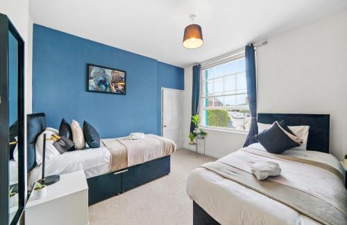 Bristol Floating Harbour Apartment | Harbourside Heaven in Bristol - Sleeps 8