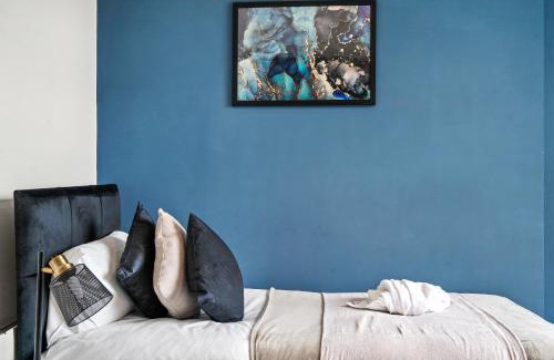 Bristol Floating Harbour Apartment | Harbourside Heaven in Bristol - Sleeps 8