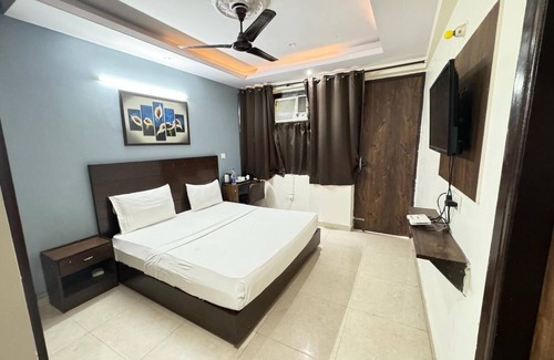 Sector 27 Hotel | Hardik Palace