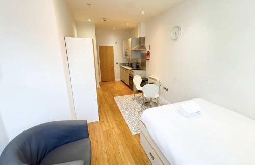 Bristol Floating Harbour Apartment | Harford House Studios 16 - Hopewell