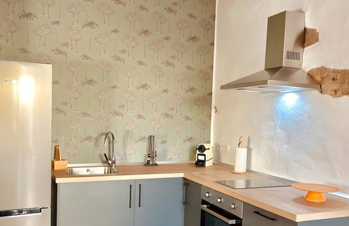 Tabayesco Apartment | Haría Holidays with Mountain Views, Shared Pool and Wi-Fi