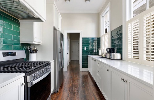 Cannonborough Elliotborough House | Harleston House | Sleeps 17 | Multi-Unit Rental