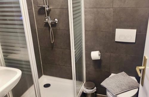 Meiningen Apartment | Harmony - 4 Schlafzimmer 2 Bäder Ganzes Apartement