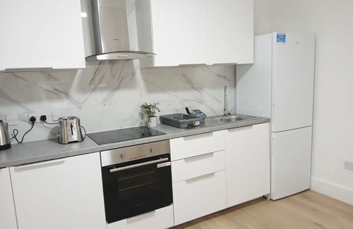 Marlborough House | Harrow Haven - Sleeps 5 & Free parking