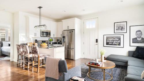Chestnut Hill House | Hart Suite Buyout 3 by AvantStay Two Town House Buyout w Modern Amenities in Nashville