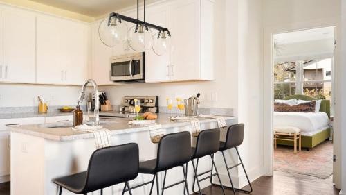 Chestnut Hill House | Hart Suite Buyout 5 by AvantStay Two Town House Buyout w Modern Amenities in Nashville