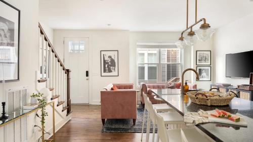 Chestnut Hill Apartment | Hart Suite Buyout 6 by AvantStay Two Nashville Town Houses w Stunning Amenities Design