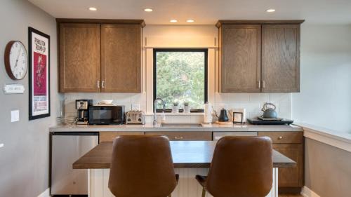 Powell Butte House | Hat Rock Loop by AvantStay Secluded Powell Butte Escape w Hot Tub Views