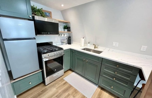 Tanaina Apartment | Hatcher Pass Lakeside Hideaway with Hot Tub!