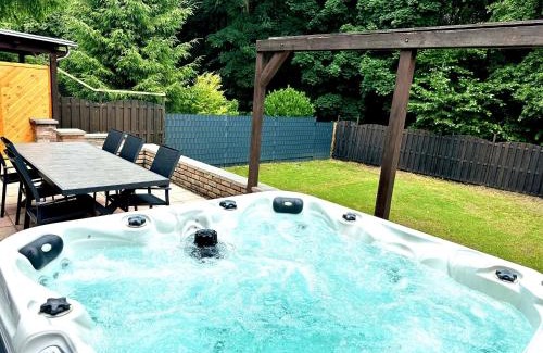 Stolberg House | Haus am Wald mit Whirlpool, Garten, Kamin und voll ausgestatteter Küche