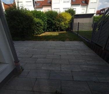 Bad Vilbel House | Haus in Bad Vilbel Messe Festhalle Hund