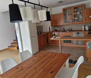 Bad Vilbel House | Haus in Bad Vilbel Messe Festhalle Hund