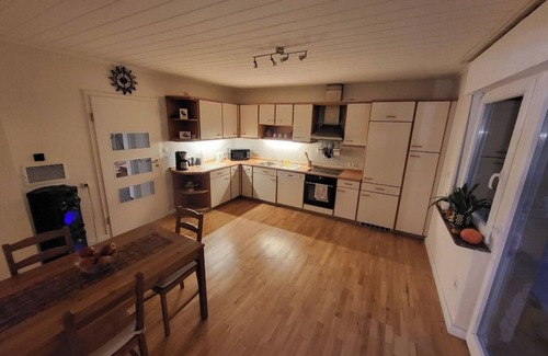 Dhron House | Haus mit Garten Direkt am Fluss mit Grillmöglichkeit, Terrasse und Viel Platz