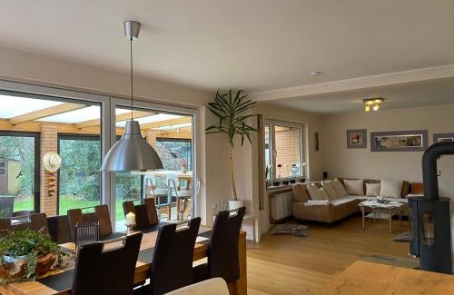 Espelkamp House | Haus Ostend Ganzes Ferienhaus mit Garten ideal für zwei Erwachsene und zwei Kinder