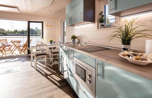 Schleswig-Flensburg District Boat Rental | Hausboot Aegir für 5 Pers. mit Dachterrasse in Schleswig am Ostseefjord Schlei